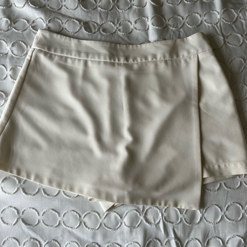 High waisted cream skort
